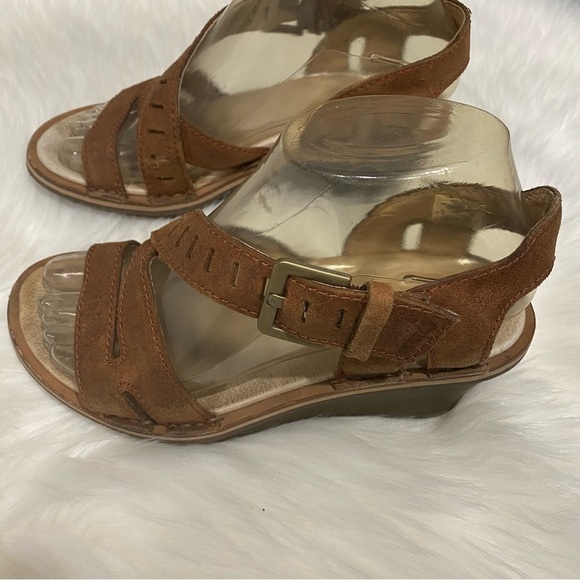 Merrell Shoes - Merrell Women's Brown Leather Upper Heel Size 6